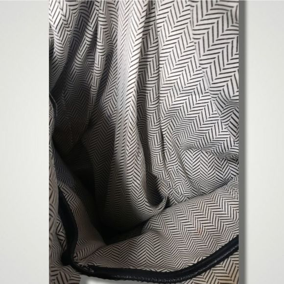 ❤️❤️ EUC Steve Madden Quilted Herringbone pattern Black Shoulder Bag❤️❤️ - Picture 7 of 7